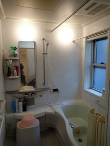 グレーで統一したスタイリッシュな浴室に TOTO シンラにお取替え グレーで統一したスタイリッシュな浴室に TOTO シンラにお取替え